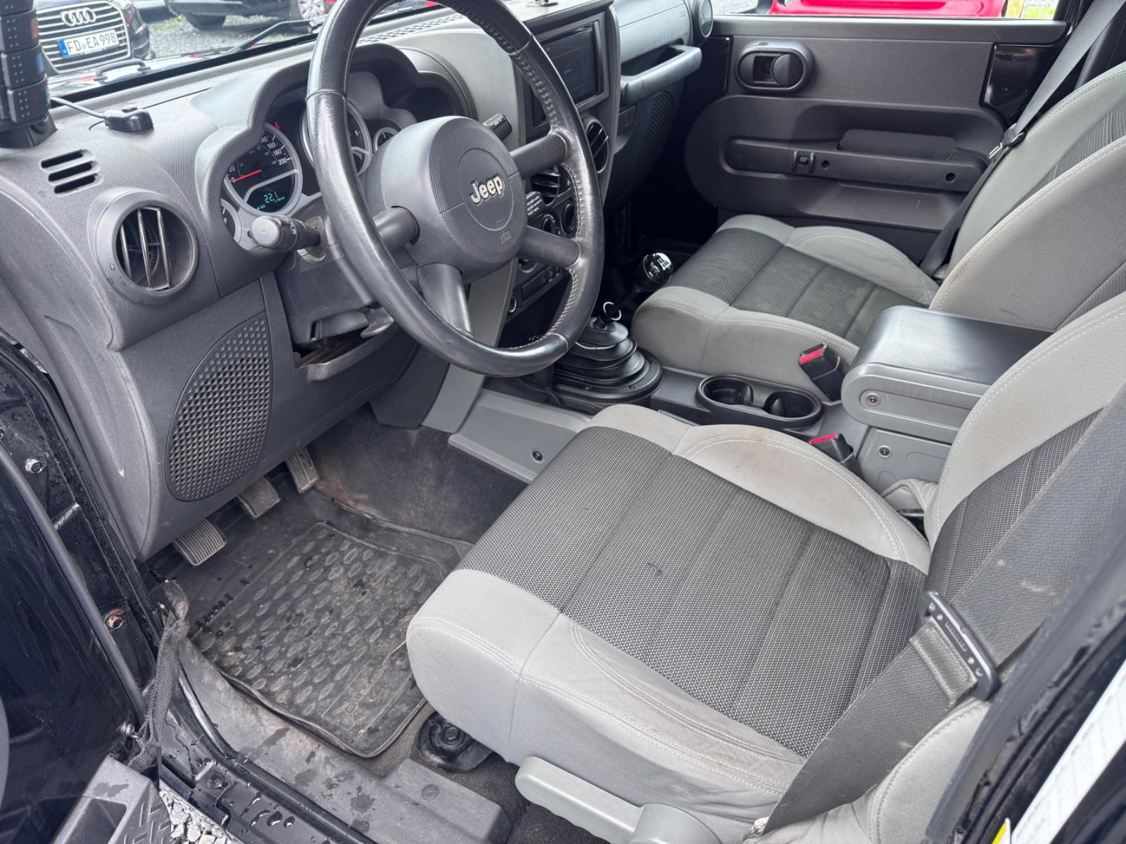 Jeep Wrangler Unlimited Sport 2.8 CRD 177 ch BVM 4x4 / Sièges chauffants / Xénon / Attelage 3,5 t / Jantes alliage