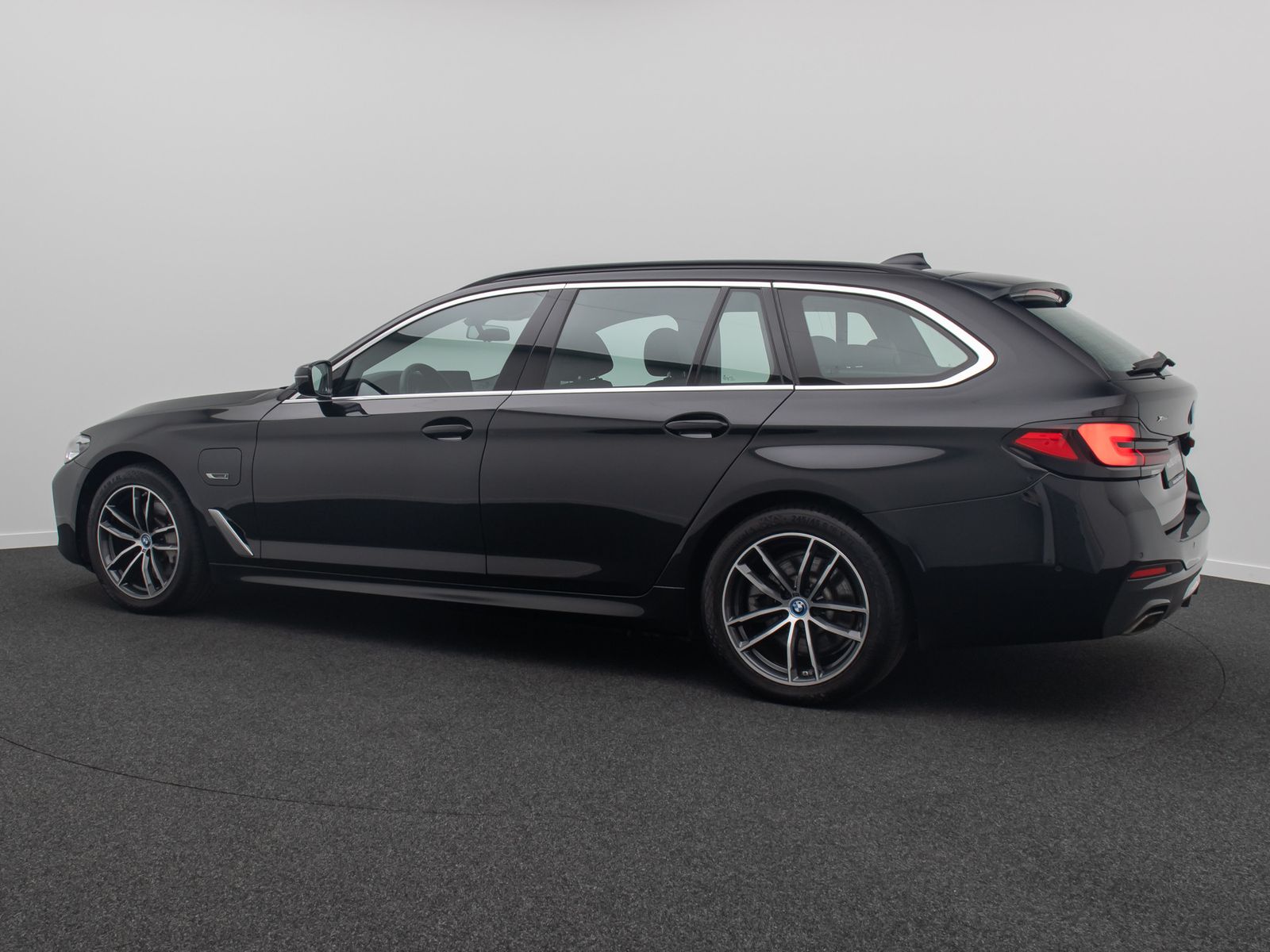 Fahrzeugabbildung BMW 530e xD M Sport Kamera DAB HiFi ACC AHK 4xKlima
