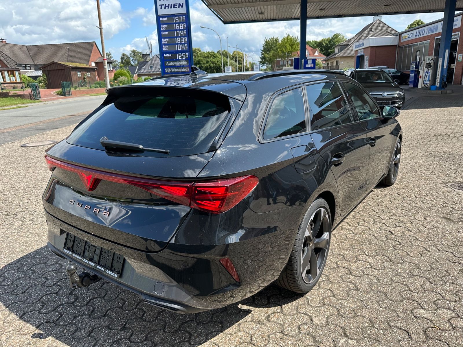 Fahrzeugabbildung CUPRA Leon ST 1.5 eTSI DSG Navi/AHK/LED/SHZG/18"