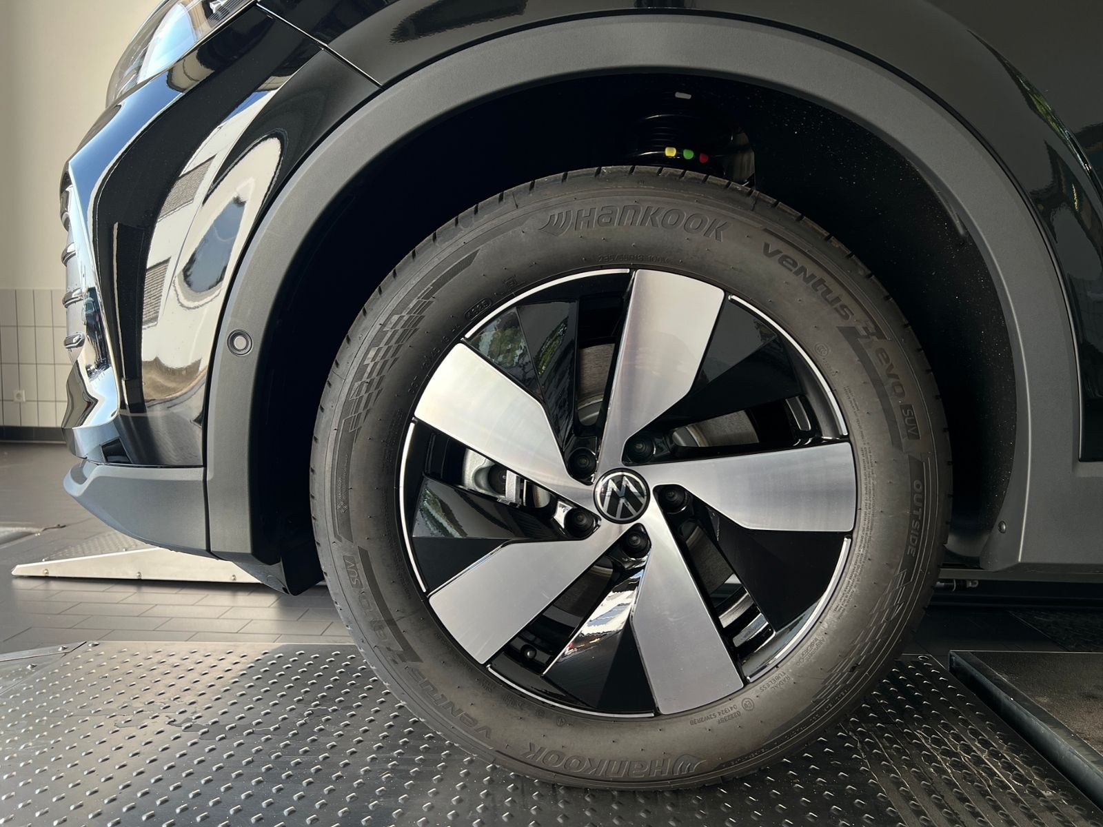 Fahrzeugabbildung Volkswagen Tiguan  ENERGY 2.0 TDI DSG *AHK, Navi, Travel As