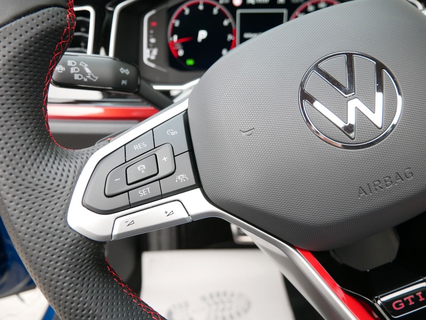 Fahrzeugabbildung Volkswagen Polo -VI 2.0 TSI GTI NEU43T DSG DACH MATRIX ACC