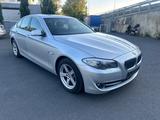 BMW 520 5 Limousine 520 i - BMW 520 aus 2013 mit Benzin-Antrieb: Limousine