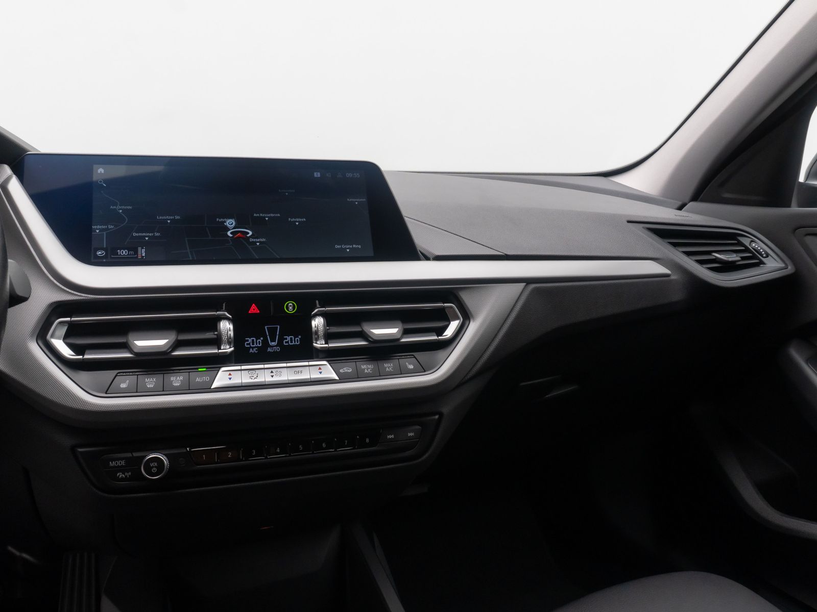 Fahrzeugabbildung BMW 118i Sport Leder HUD DAB Kamera AHK Memory LED