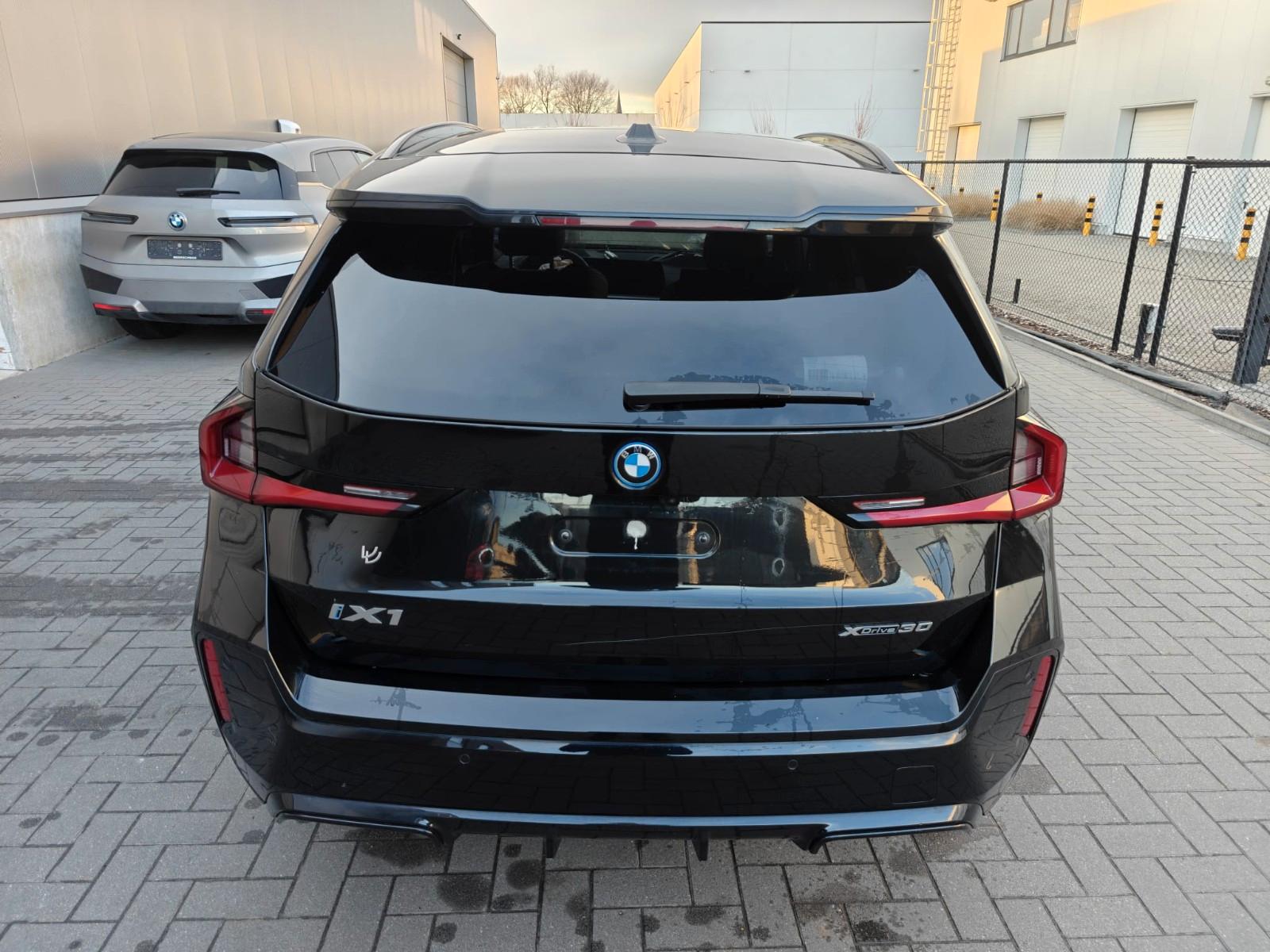 BMW iX1 220KW/306PS M-PAKET PANODACH 13400€ NETTO