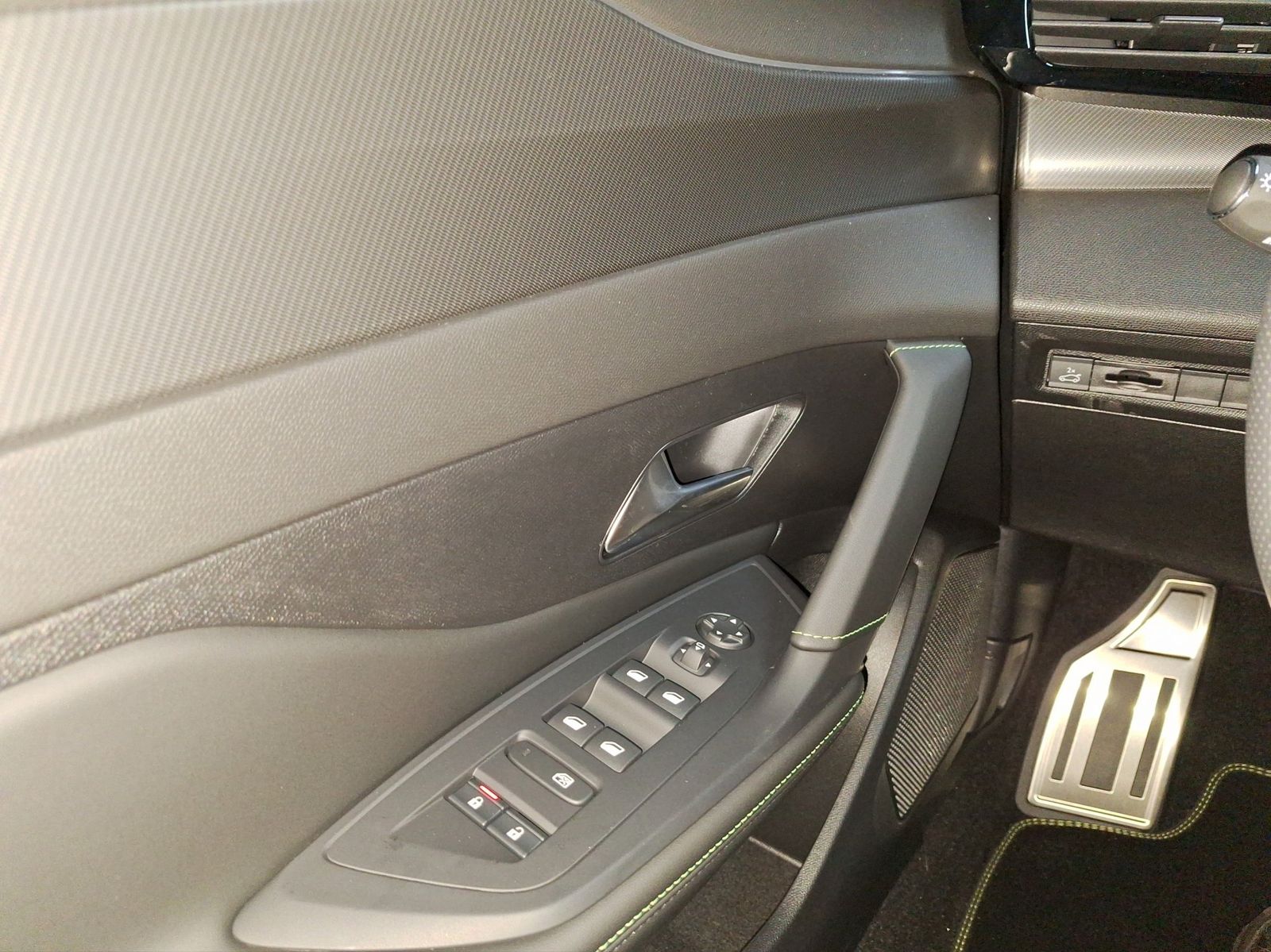 Peugeot 408 - Bild 11