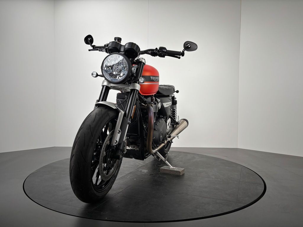 Fahrzeugabbildung Triumph SPEED TWIN 1200 *ZUBEHÖR *1. HAND *BAJA ORANGE