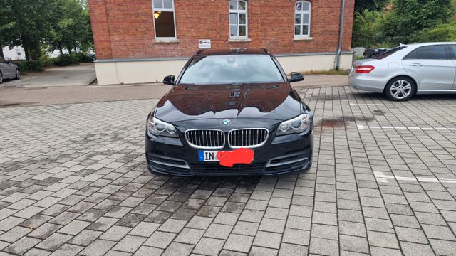 BMW 530d xDrive Touring A Luxury Line Luxury Line