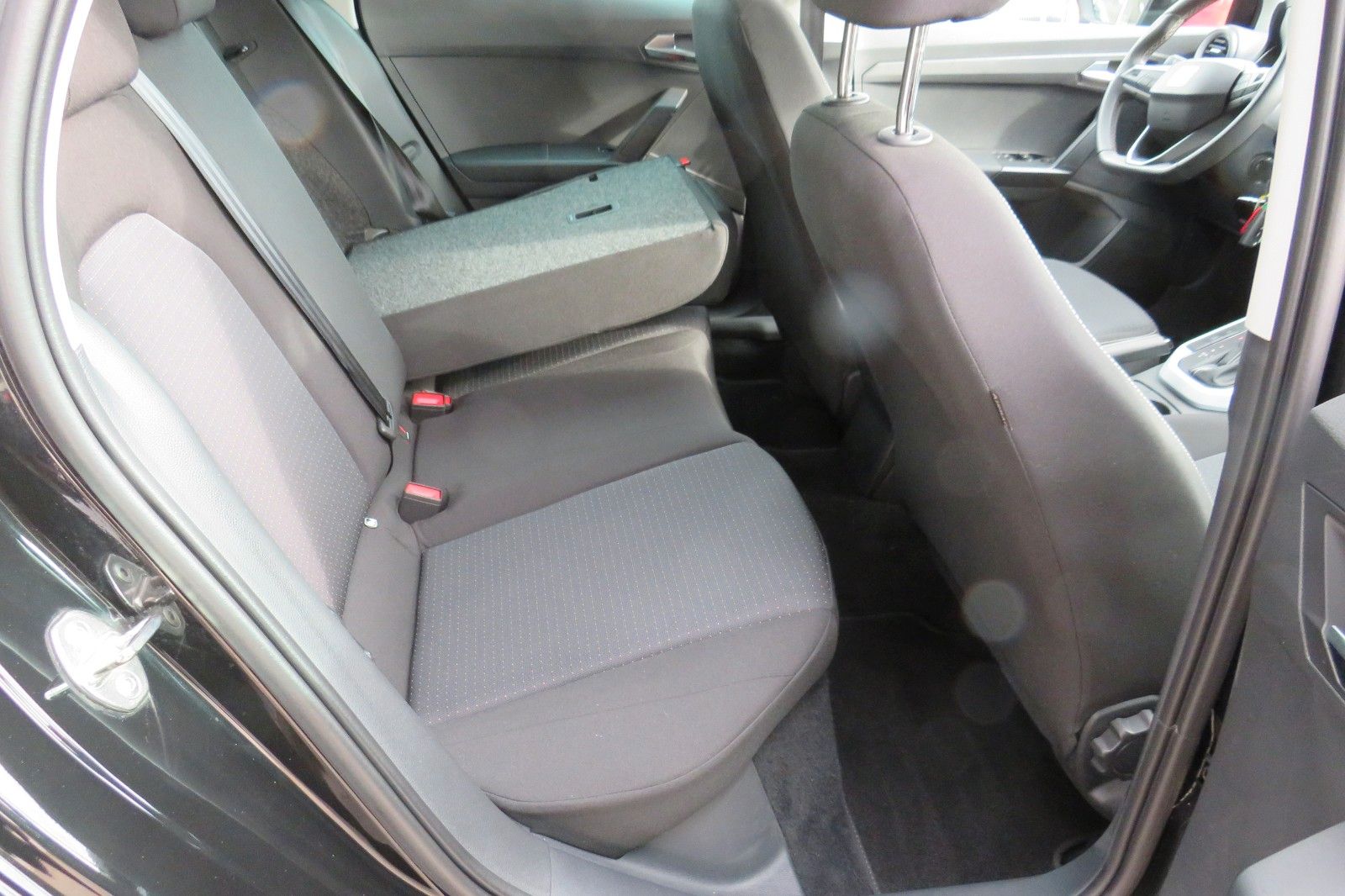 Fahrzeugabbildung SEAT Arona Style DSG LED NAVI DAB GRA PDC 1.HD