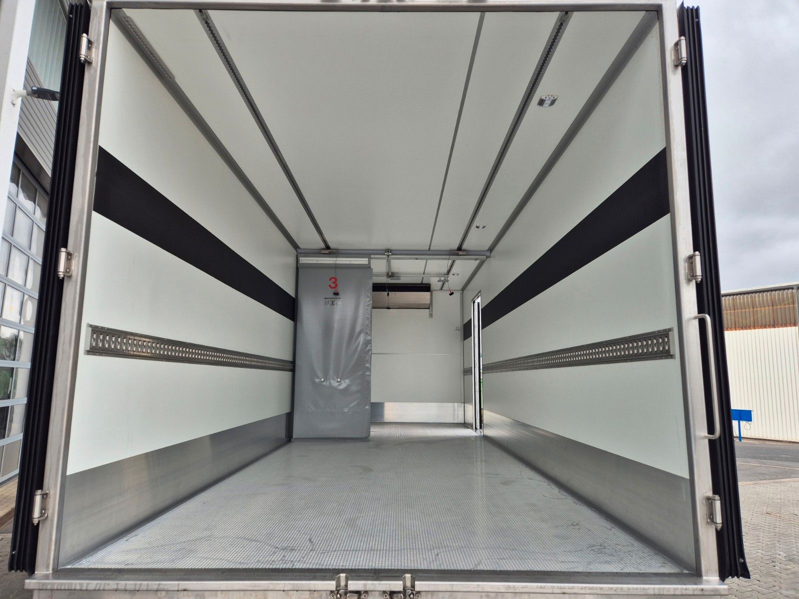 Fahrzeugabbildung Iveco Eurocargo ML160E28/P LBW Bär ThermoKing T-1200R