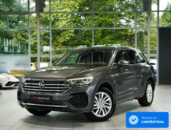 Volkswagen Touareg - 1
