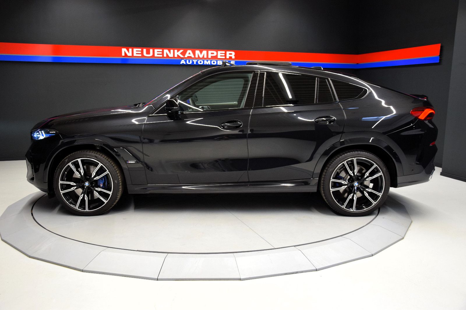 Fahrzeugabbildung BMW X6 M60i xDrive Pano B&W Sitzlüft HuD 22" Standhz
