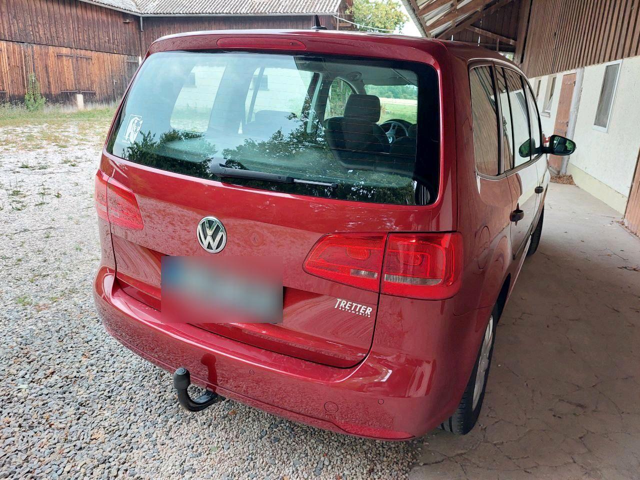 Volkswagen Touran 2011 — rear view