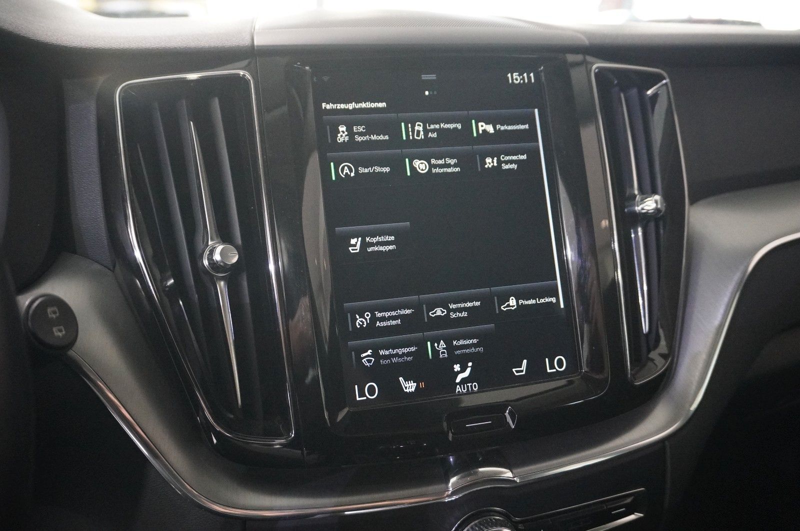 Fahrzeugabbildung Volvo XC 60 T4 MOMENTUM PRO NAVI/LED/VIRTU./SHZ/AHK