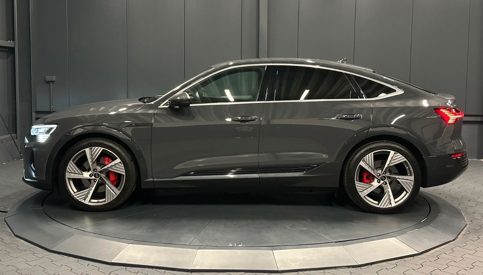 Audi Q8 e-tron Sportback 50 quattro 22Zoll PANORAMA foto 3