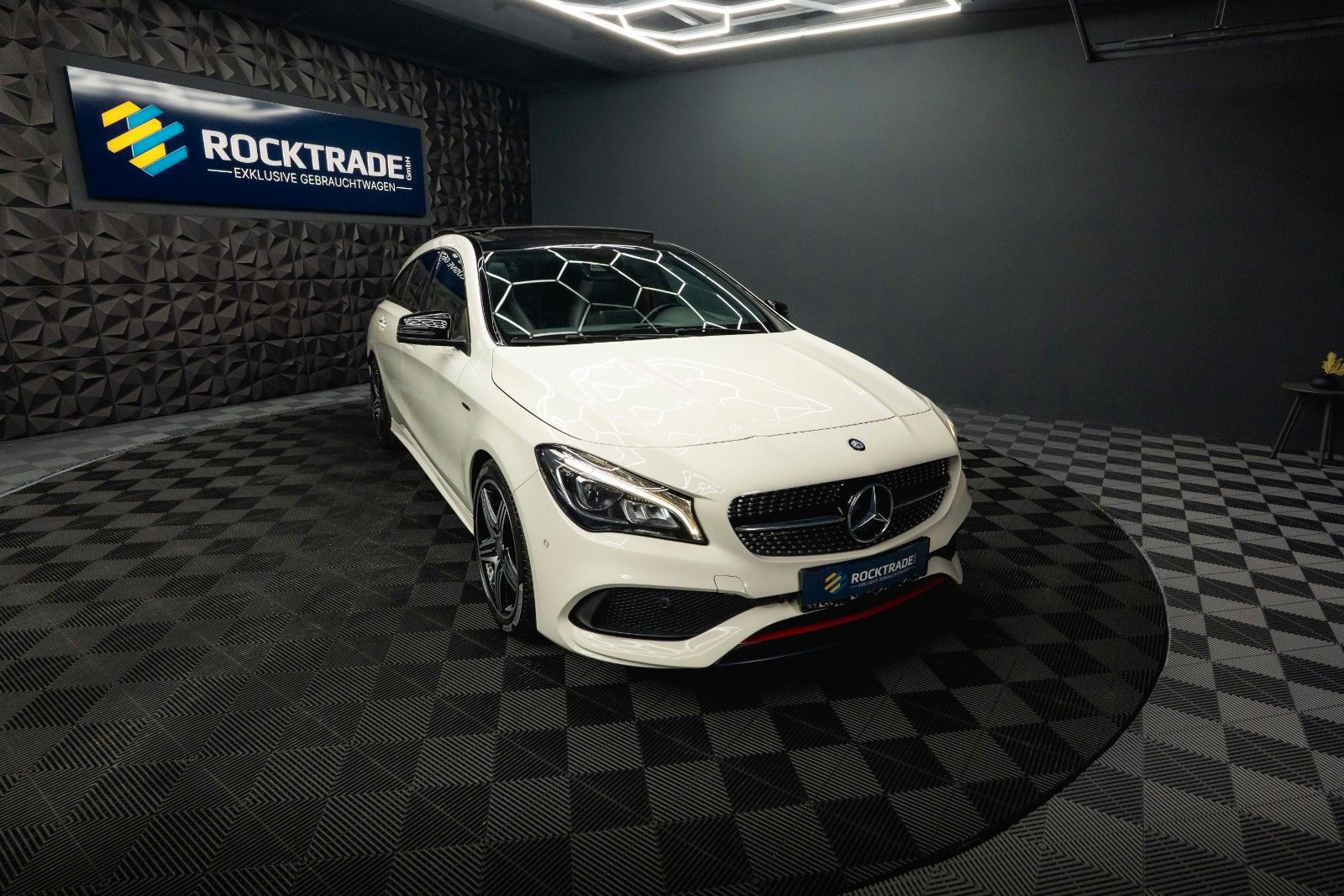 Fahrzeugabbildung Mercedes-Benz CLA 250 Shooting Brake 4Matic AMG Night Pano LED