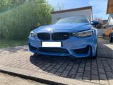 BMW M4 Coupé M4 Yas Marina Blau Original Zustand - BMW M4 in Saarbrücken