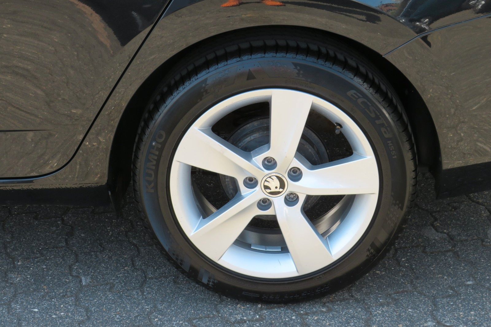 Fahrzeugabbildung SKODA Fabia Combi ALU16`PDC NEBEL APP-CONNECT 1.H