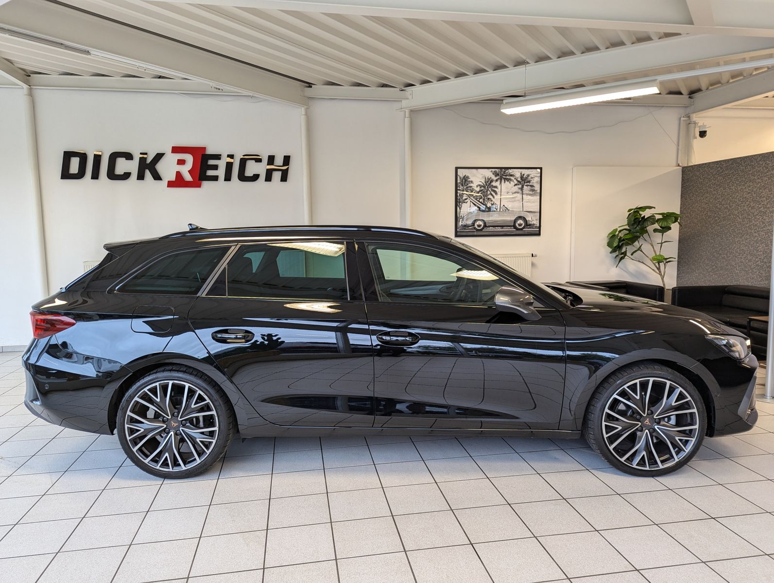 CUPRA Leon 1.5 eTSI Sennh Matrix Pano Edge/Dynamic AHK - Image 8
