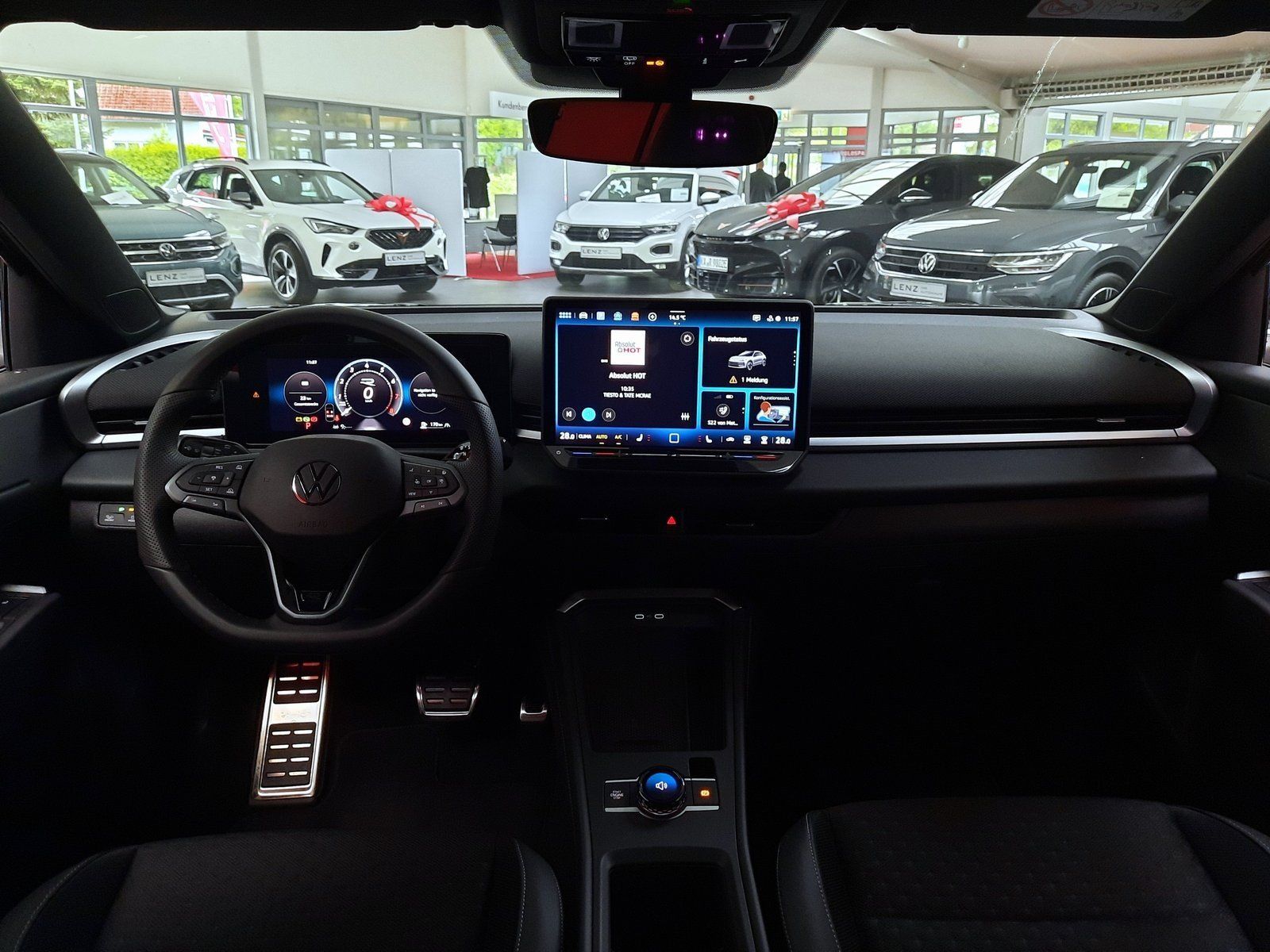 Fahrzeugabbildung Volkswagen T-Roc eTSI R-Line Black&Style DSG *AHK*Cam*ACC*