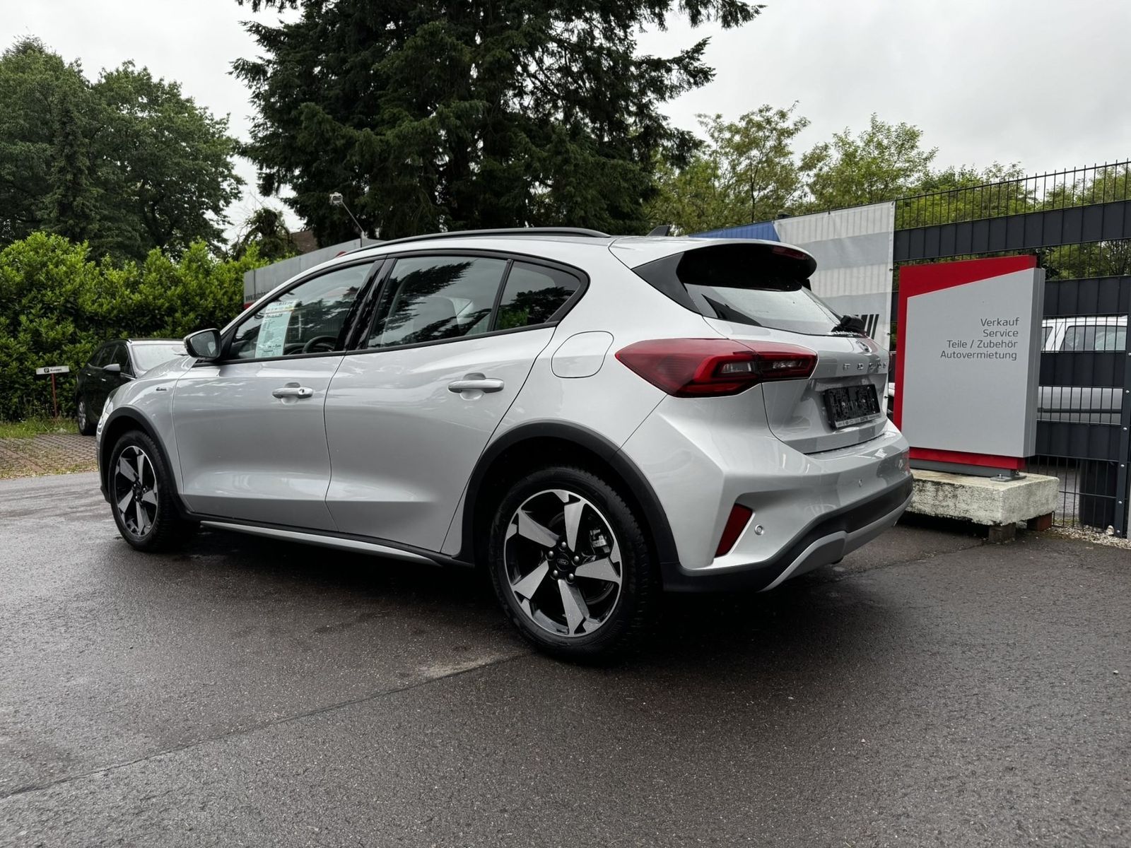 Fahrzeugabbildung Ford Focus Lim. Active, AT,AHK,Winterpaket,Navi