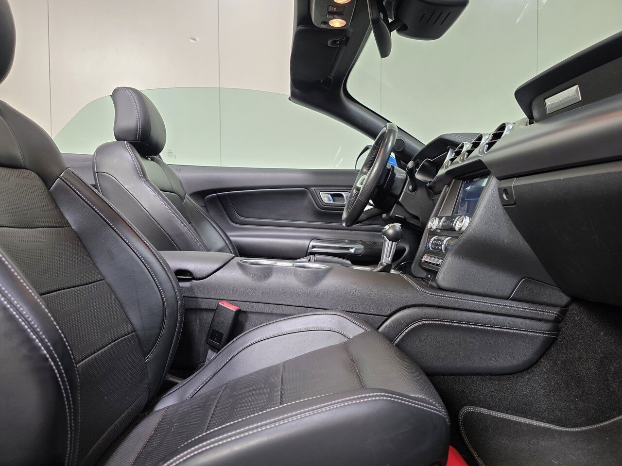 Ford Mustang Cabrio 2.3 Ecoboost Benzine Autom. - Top imagem 2