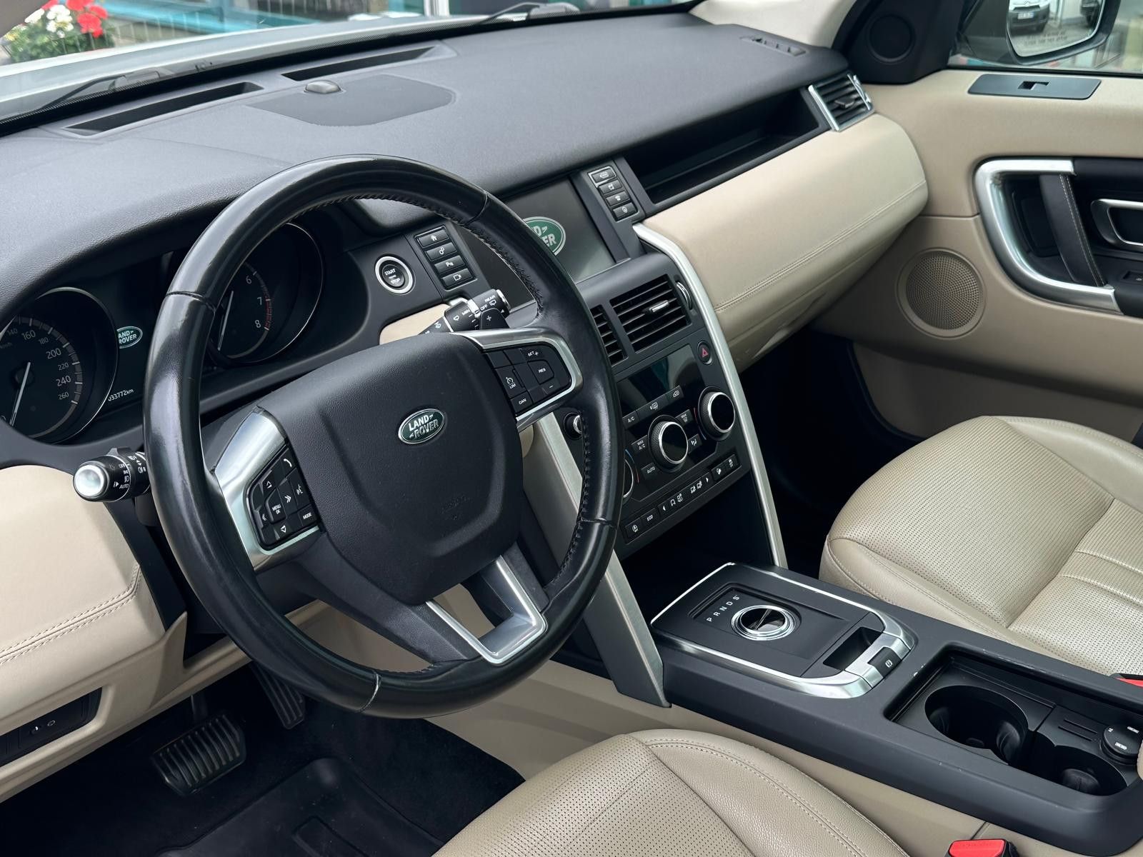 Fahrzeugabbildung Land Rover Discovery Sport SE AWD LED+PANO+KAM+NAVI+TEMPO+