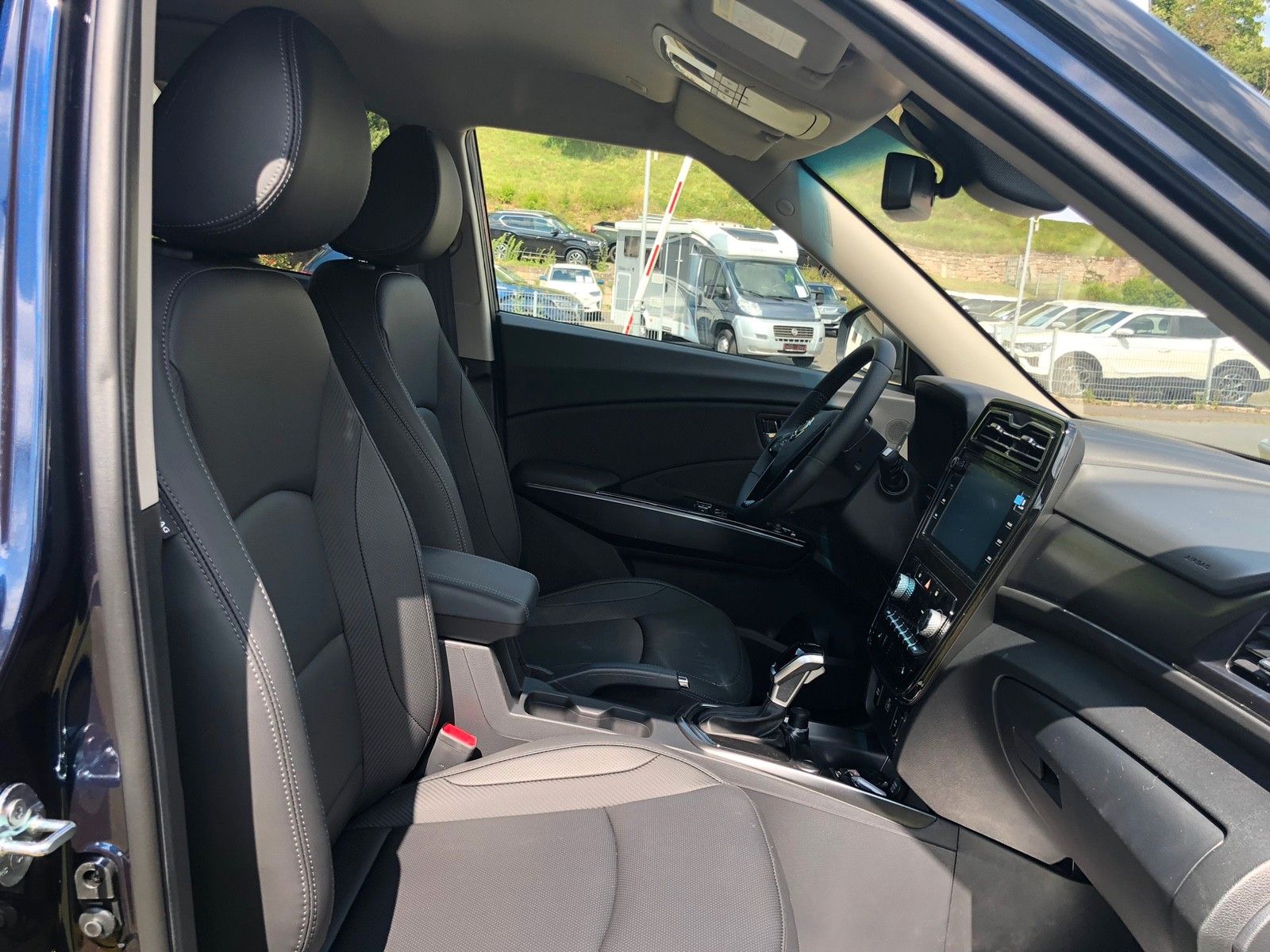 Fahrzeugabbildung Ssangyong TIVOLI Blackline 1,5 P 6 AT 2WD BLACKLINE+MY23+L