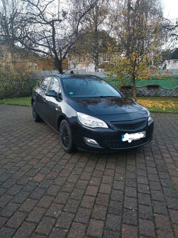 Opel Astra-J Sportstourer