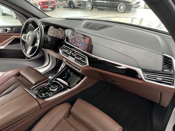 Fahrzeugabbildung BMW X5 M50d ACC Belüft 360° FondEnt TV SkyLounge DAB