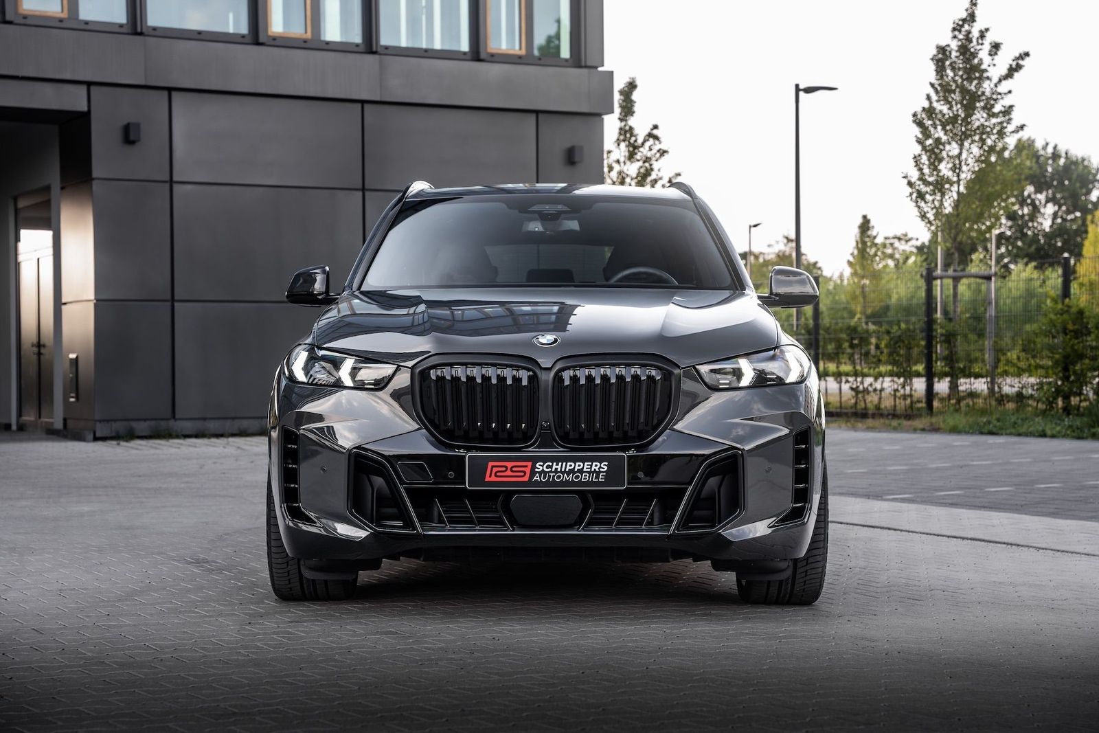 Fahrzeugabbildung BMW X5 40d xD M-SPORT PRO|AHK|ICONIC|MASSAGE|LUFT