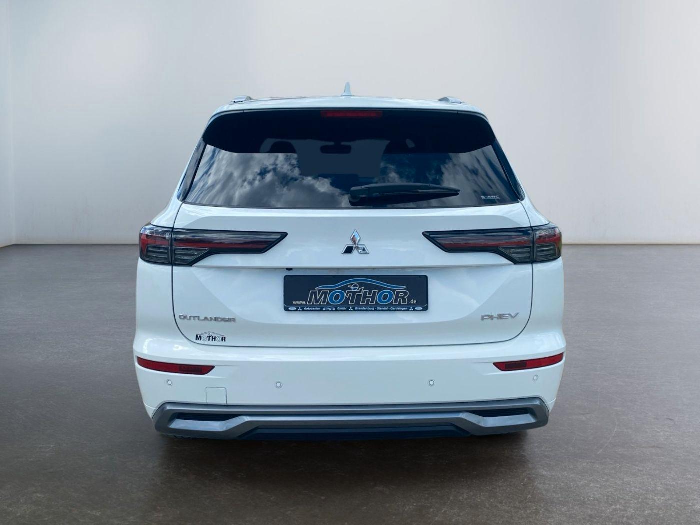 Mitsubishi Outlander Top Luxury 2.4 PHEV ACC+PDC+STH+PANO