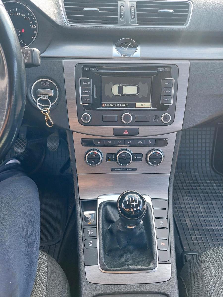 Volkswagen Passat 2012 — photo 7