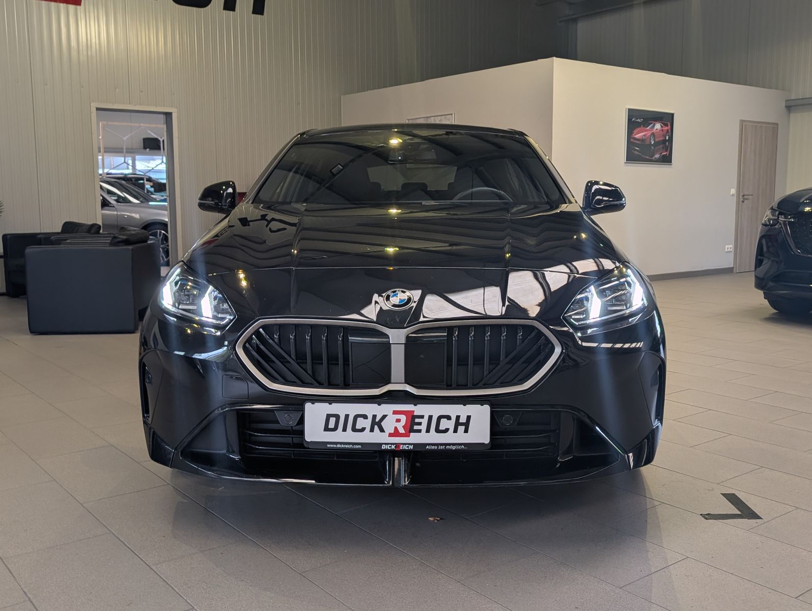 Fahrzeugabbildung BMW 123 i xDrive M-Sport Massag H/K Kamera Pano AHK