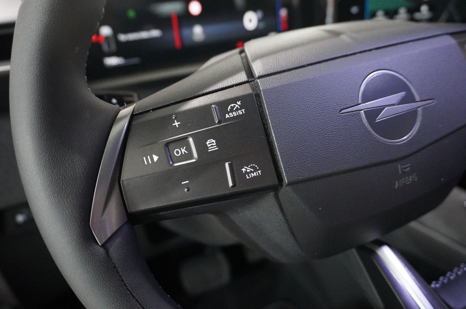 Fahrzeugabbildung Opel Grandland 1.2 48V HYBRID NAVI/LED/KAMERA/DAB+