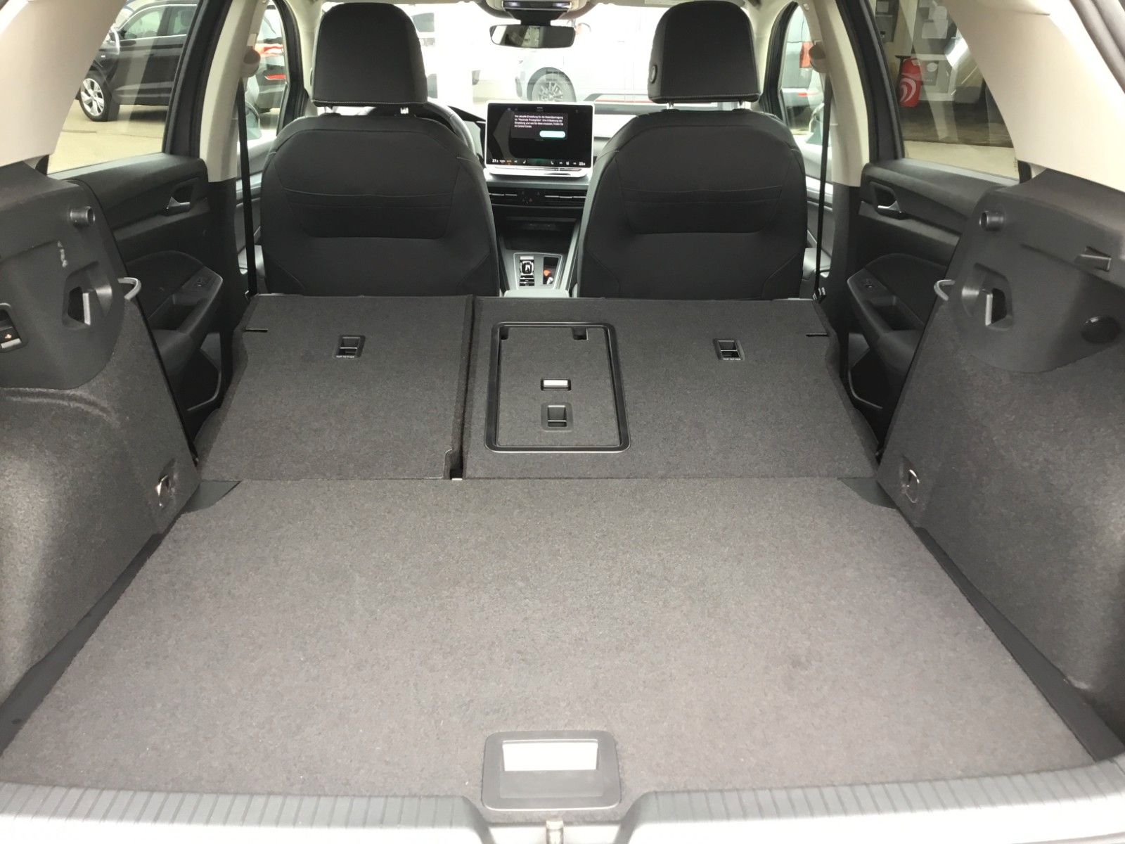 Fahrzeugabbildung Volkswagen Golf 1.5 eTSI DSG Goal+AHK+LED+Kamera+AppConnect