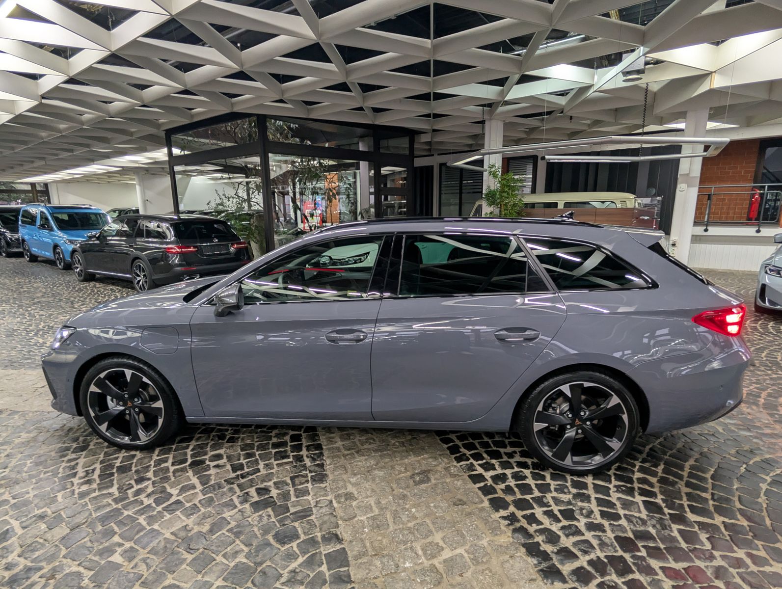 Fahrzeugabbildung CUPRA Leon 1.5 e-Hybrid PLUG-IN LED INTELIG-DRIVE EDGE