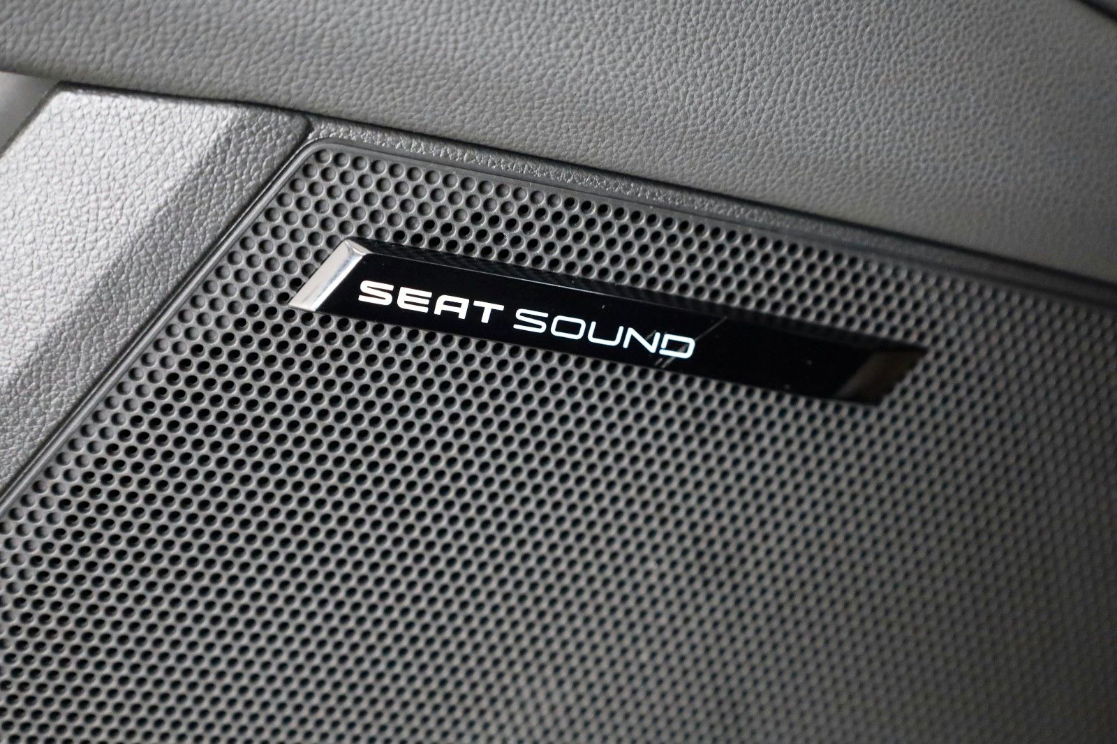 Fahrzeugabbildung SEAT Leon FR T.Leder,Navi,LED,Full Link,Seat Sound