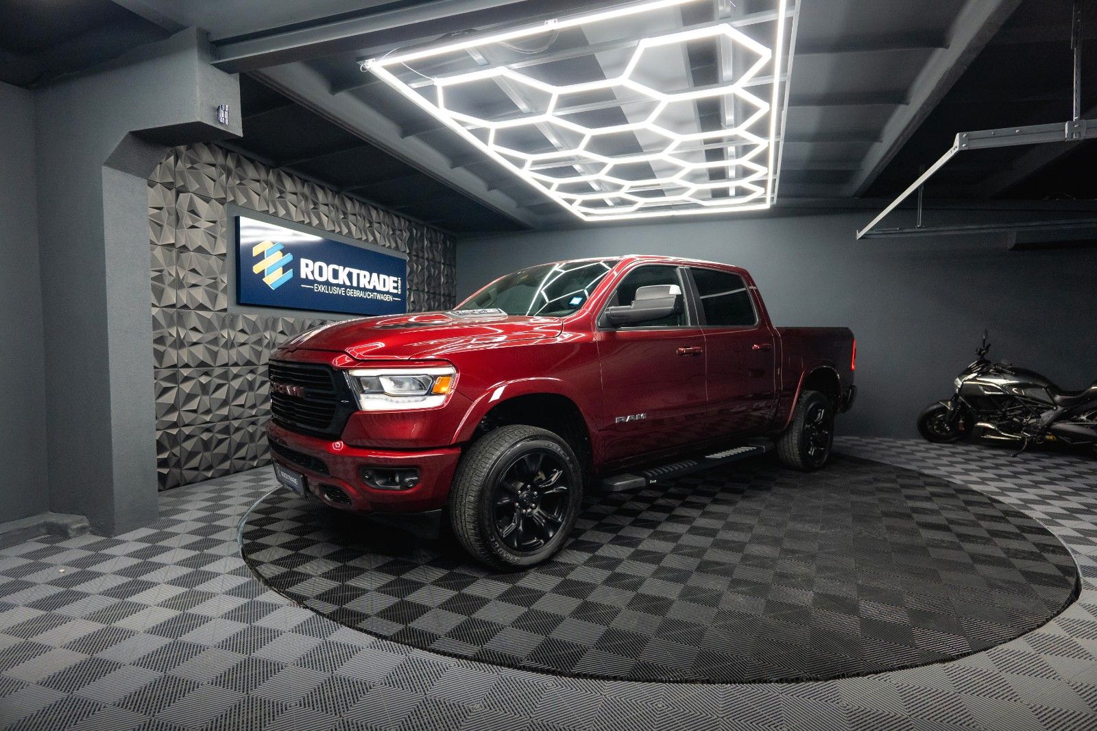 Fahrzeugabbildung Dodge RAM 5.7 V8 HEMI 4x4 NIGHT-Edition LARAMIE Sport