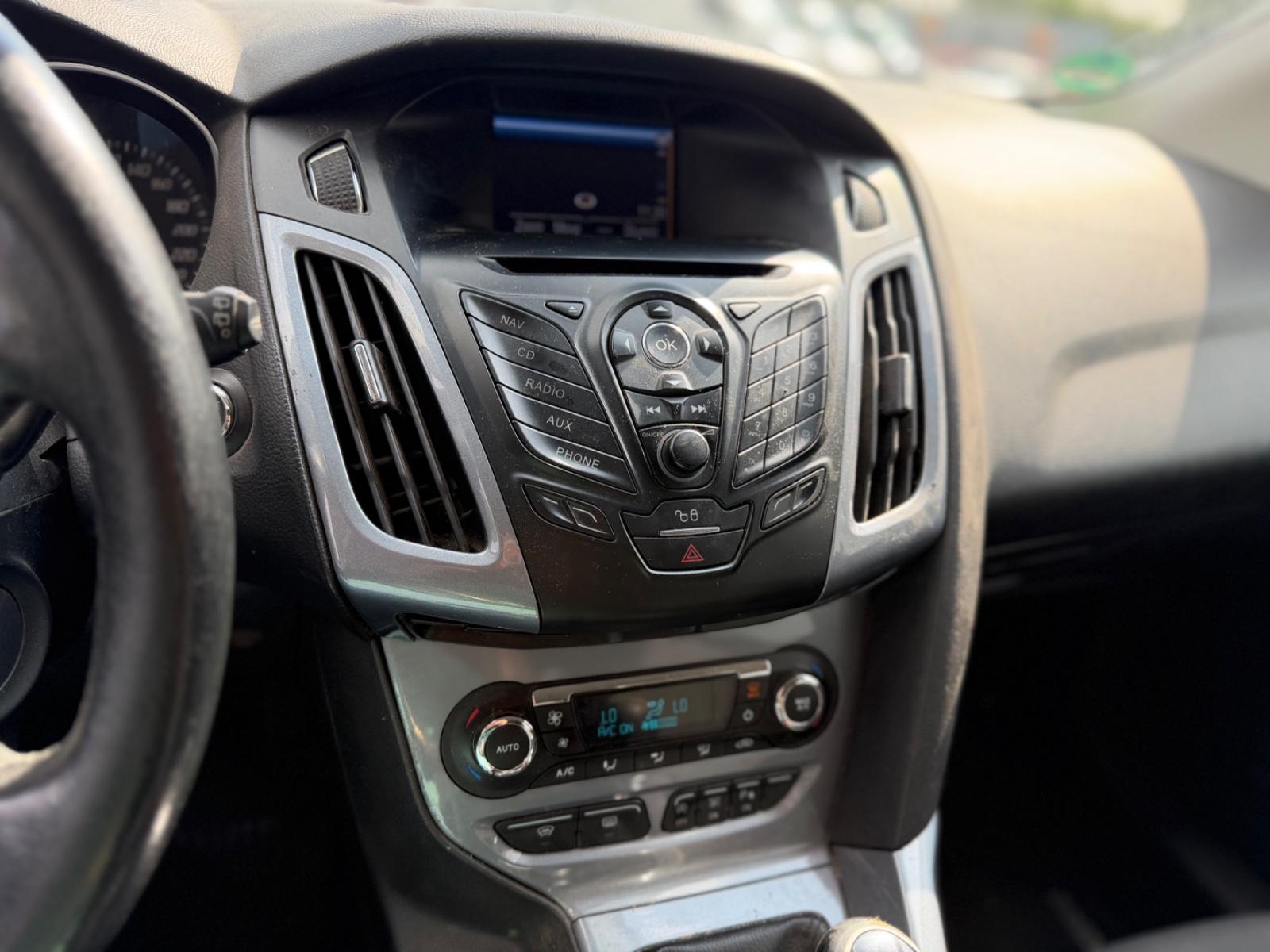 Ford Focus 2014 — photo 11