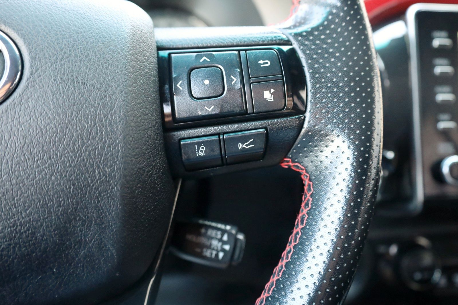 Fahrzeugabbildung Toyota Hilux 2.8 D-4D GR Sport,Alcant,.ACC,Rollo el,AHK