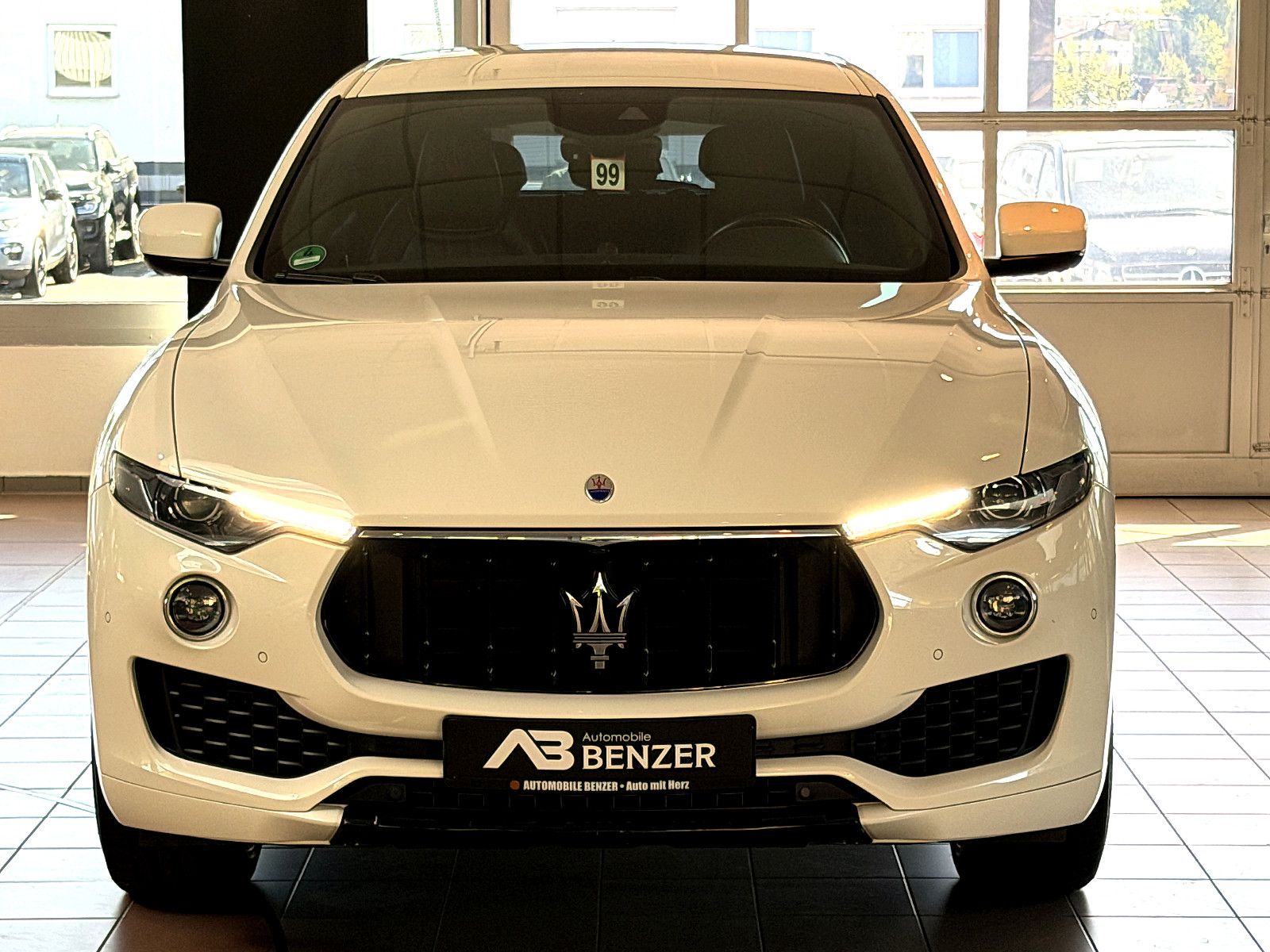 Fahrzeugabbildung Maserati Levante S/CARBON/HARMAN-KARDON/KAMERA/BRD