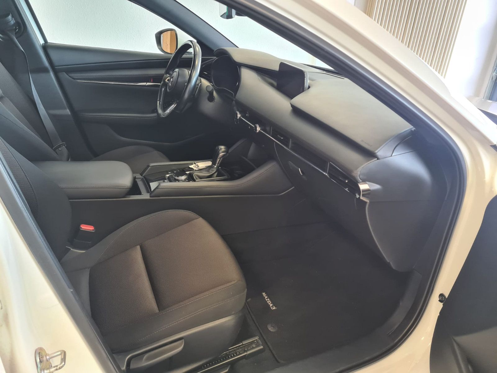 Fahrzeugabbildung Mazda 3 / NAVI / 1. Hand / 8-fach-bereift / BOSE