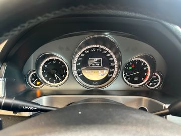 Mercedes-Benz E 250 CGI BlueEfficiency *Avantgarde*BiXenon*
