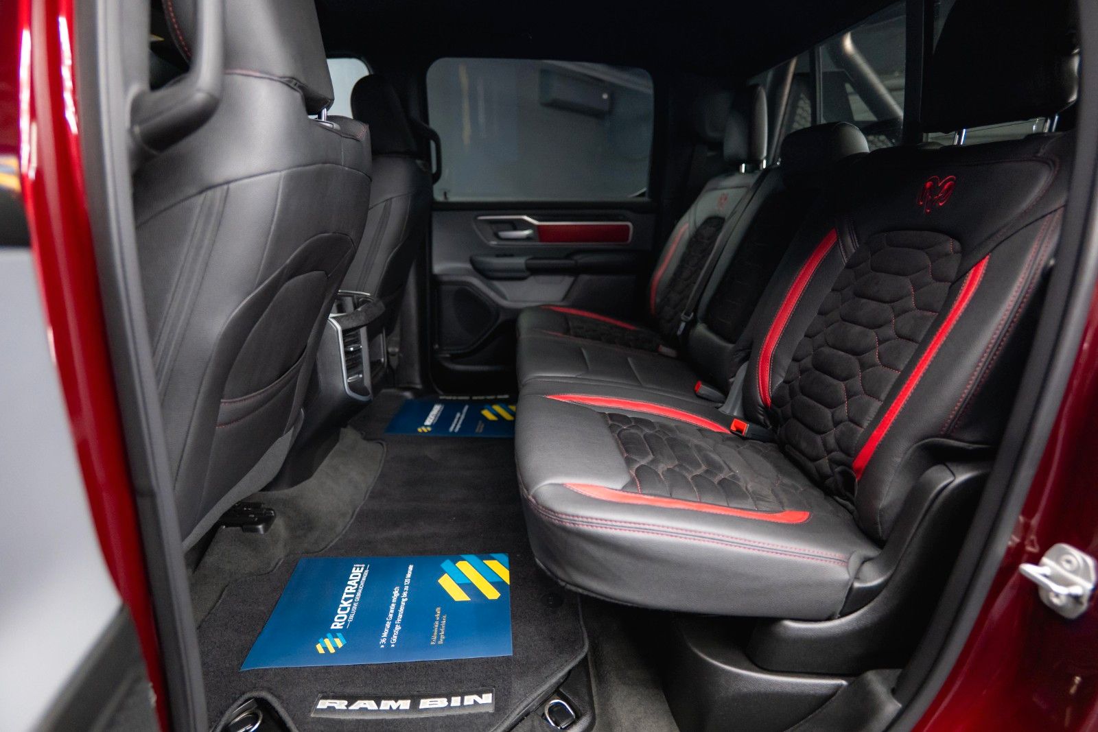 Fahrzeugabbildung Dodge RAM 5.7 V8 HEMI 4x4 OFFROAD Night-Paket *LED*