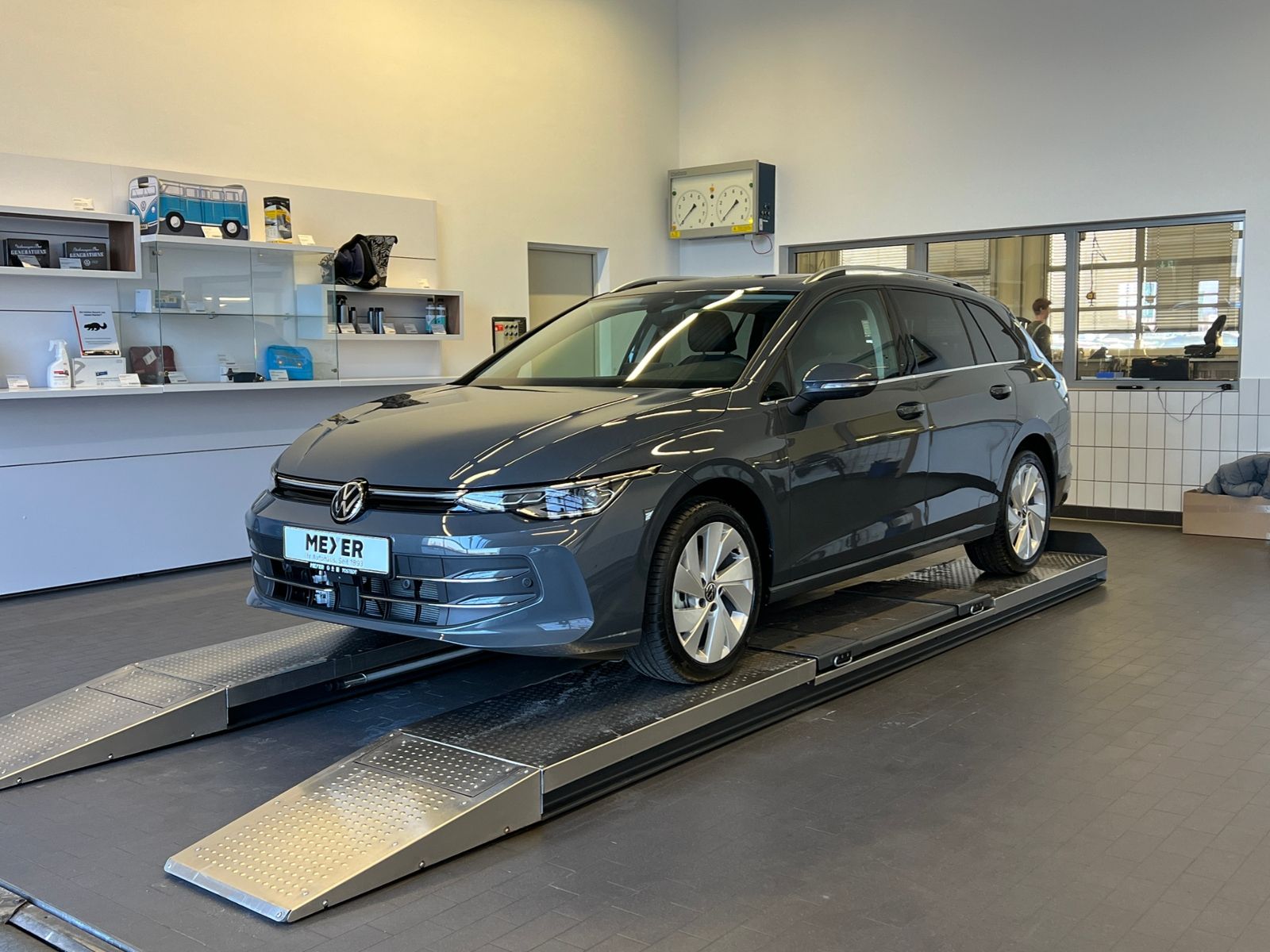 Fahrzeugabbildung Volkswagen Golf VIII Variant Style 1.5 eTSI DSG *IQ.Light,