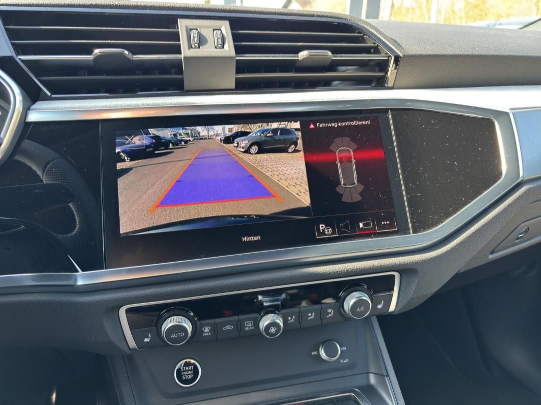 Fahrzeugabbildung Audi Q3 SUV S line 35 TFSI S tronic Business LED ACC