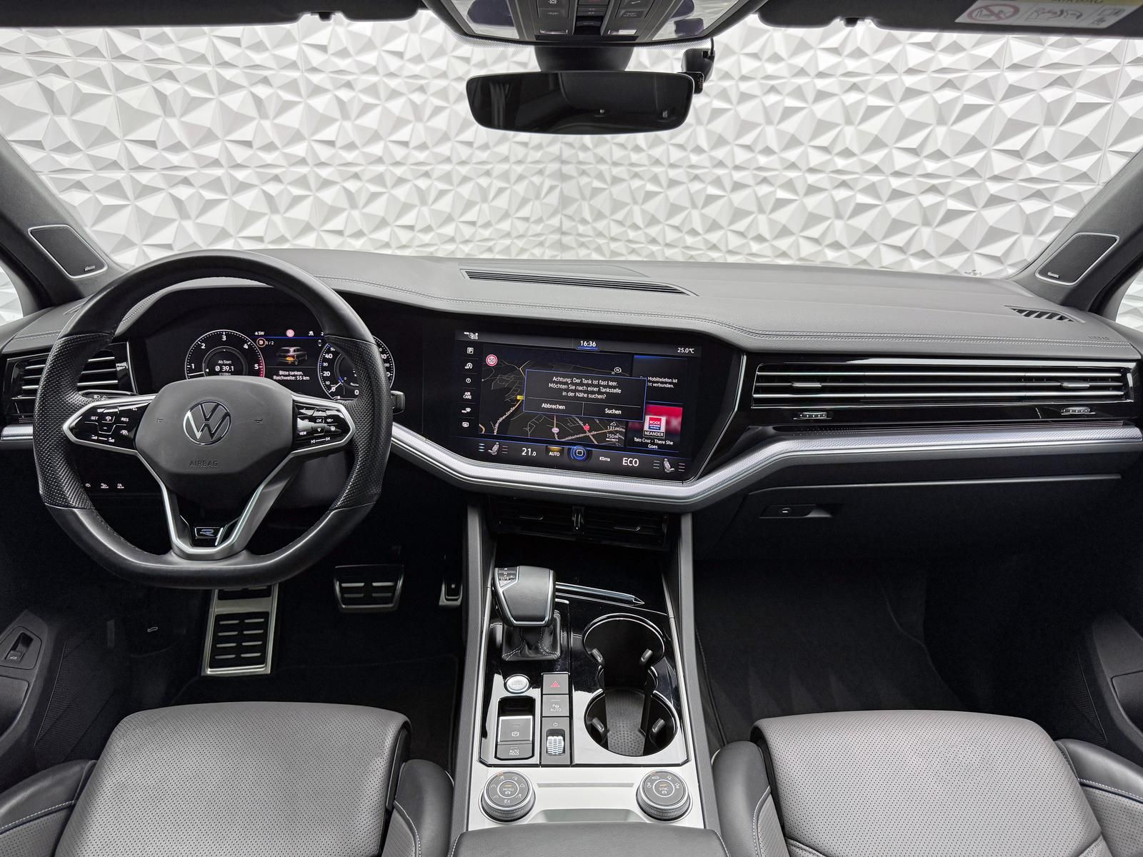 Fahrzeugabbildung Volkswagen 4.0 TDI V8*R-LINE*STANDHZ*DYNAUDIO*LUFT*PANO*AHK