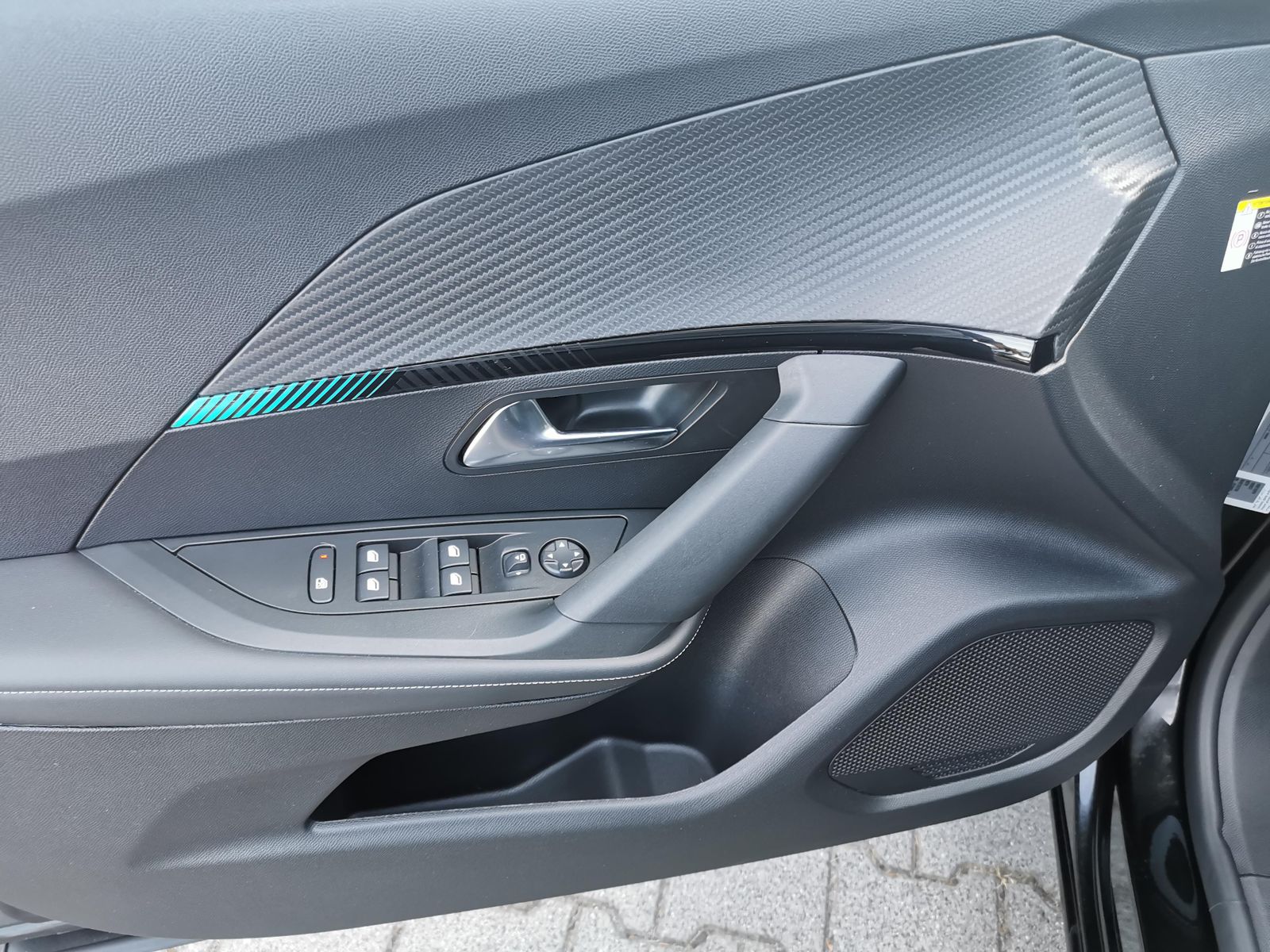 Fahrzeugabbildung Peugeot 2008 1.2 PureTech 130, Allure Pack