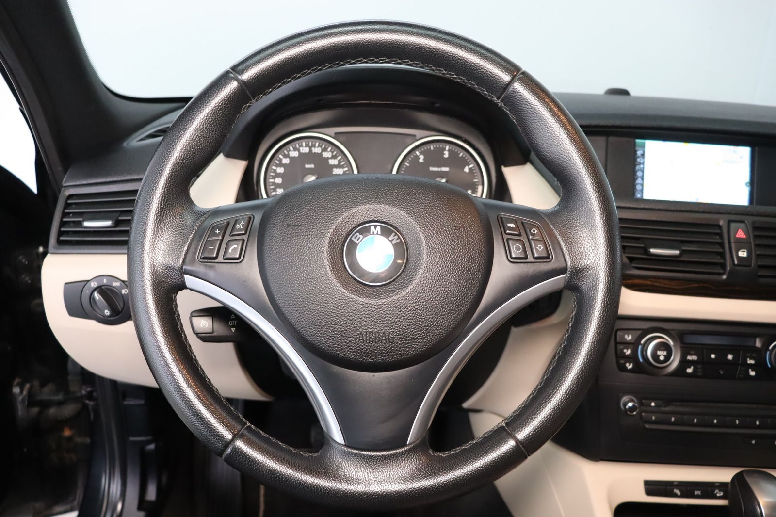 Fahrzeugabbildung BMW X1 xDrive20d * Navi * Xenon * Memory * Leder