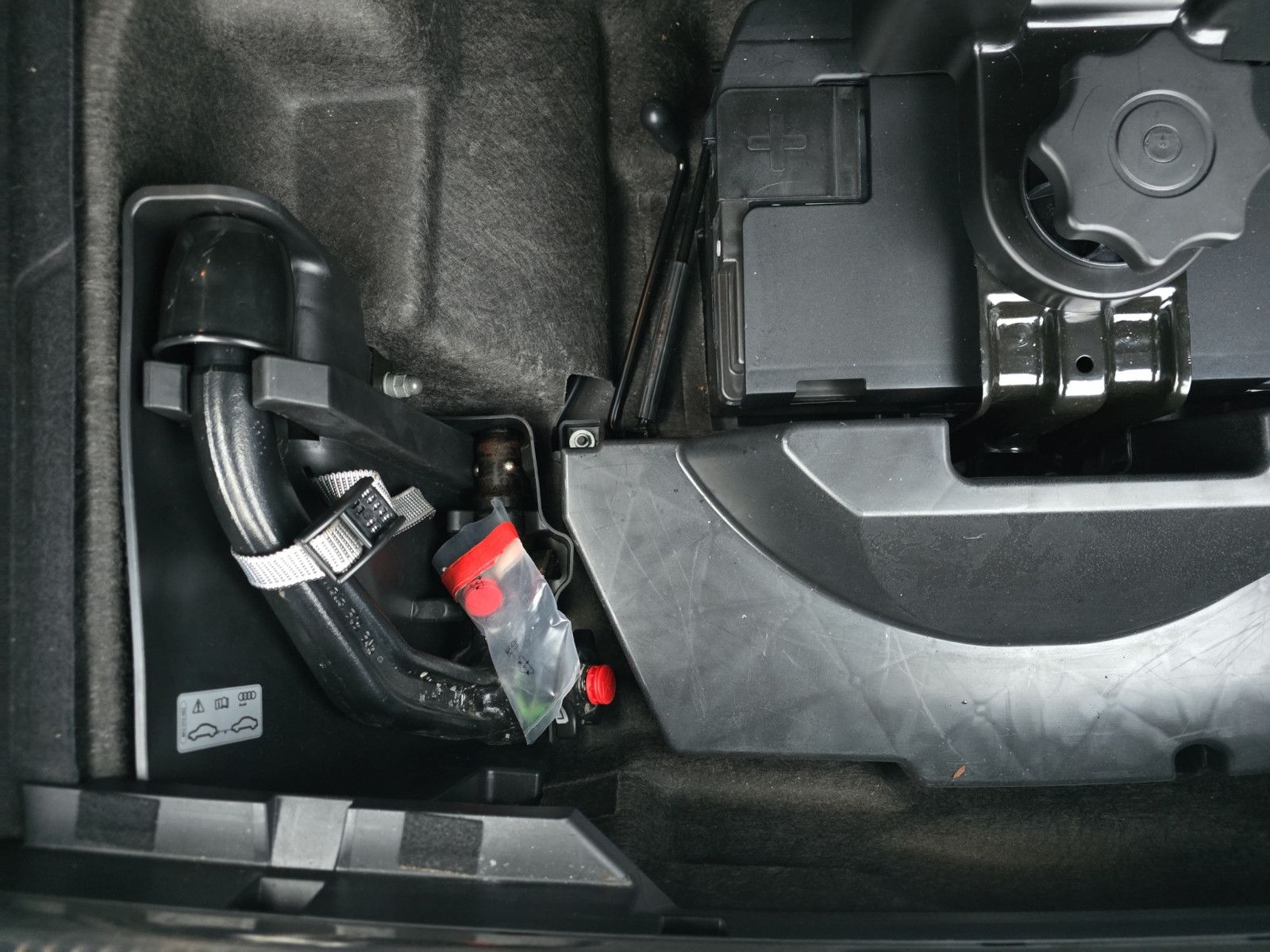 Fahrzeugabbildung Audi A4 Avant Ambiente+AHK+NAVi+TEMPOMAT+Elektr. Heck